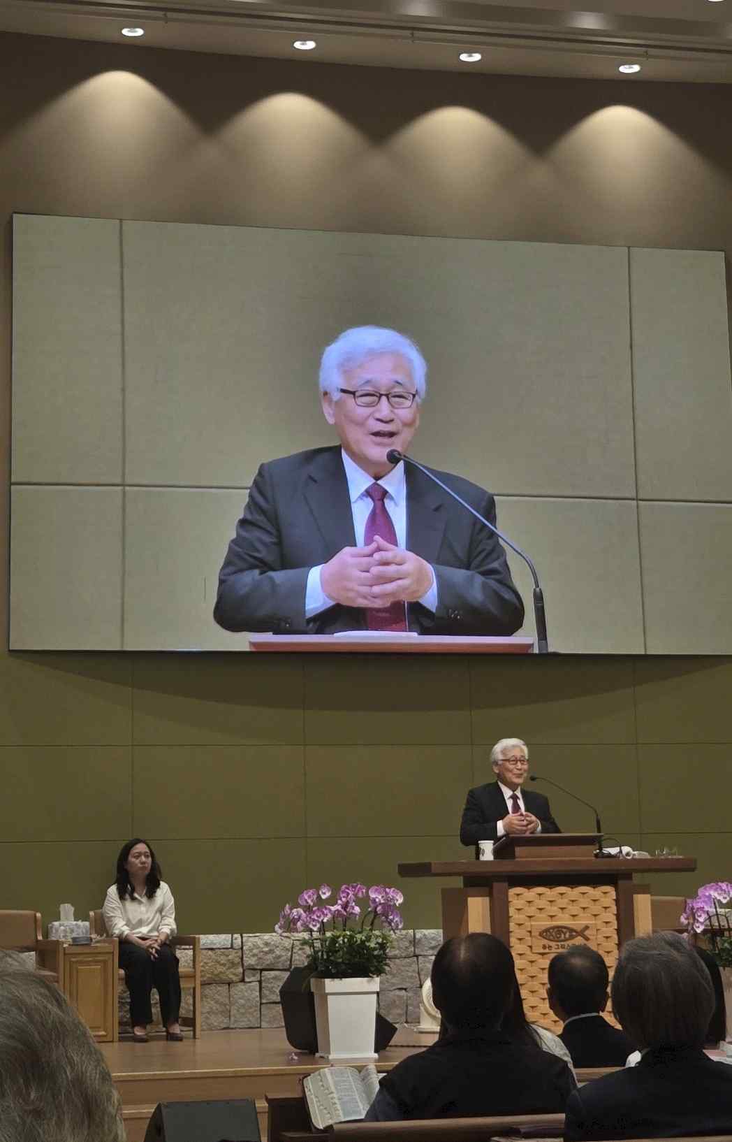 풍기 성내교회 강단에서 설교하는 강석찬 목사